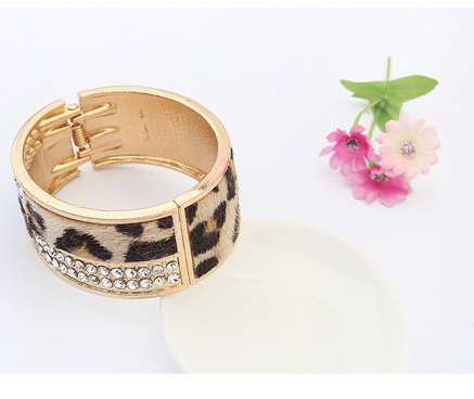 Asma Jewel House Beautiful Leopard Pattern Alloy Cuff Bangle Bracelet for Women